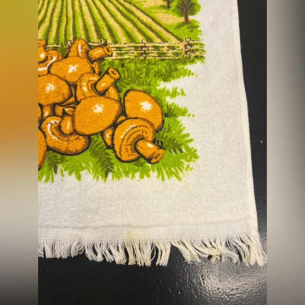 NOS Vintage 70s Mid Century Modern‎ Mushroom Plantation Farm Kitchen Towel As Is